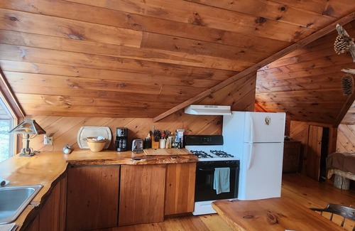 Dorset Apartment | Carriage House Studio Apt- secluded, mountain views, babbling brook, countryside