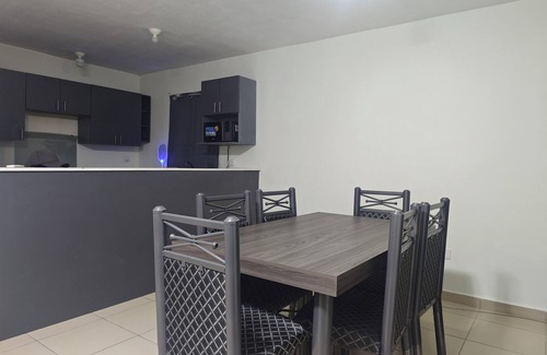 Pesqueria House | Casa 3 recámaras cerca del aeropuerto