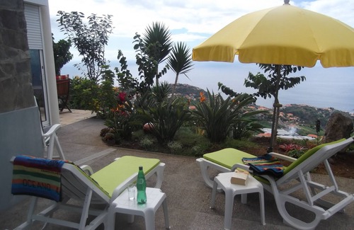 Canhas Apartment | Casa Albatros- with 180 degrees sea view with private garden, entrance and WiFi