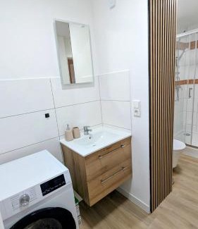 Dohma Apartment | CASA BENJI Dohma - geräumige FeWo - Familien - Parkplatz - Waschmaschine