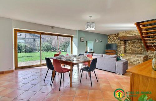 Limerzel House | Casa camelias