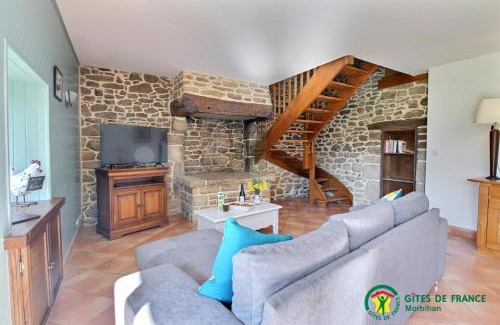 Limerzel House | Casa camelias