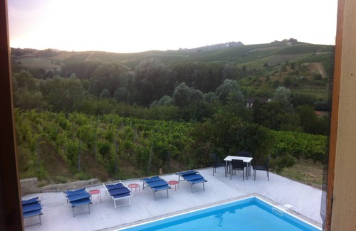 Alice Bel Colle Villa | Casa Carolina - Villa/Pool with Bar, 5 bedrooms, 3 bathrooms, Great For Groups.