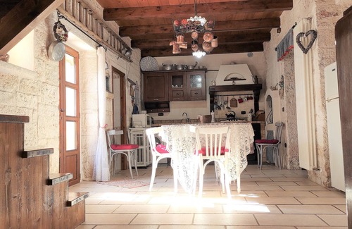 Locorotondo House | CASA CICCONE CARDONE , trulli with Jacuzzi and private parking lot