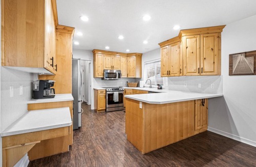 Logan House | Casa Cliffside: Animal Friendly, Mountain Getaway w/Private Balcony