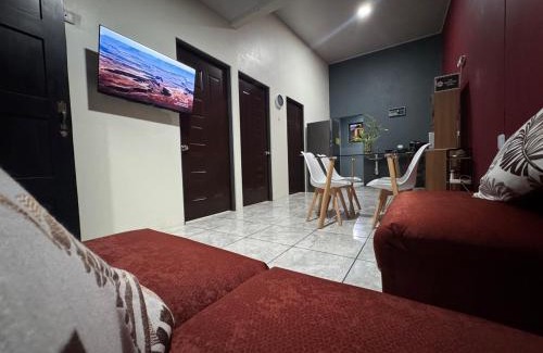 Los Angeles House | Casa Colibrí Encanto Rústico y Comodidad Moderna -La Fortuna