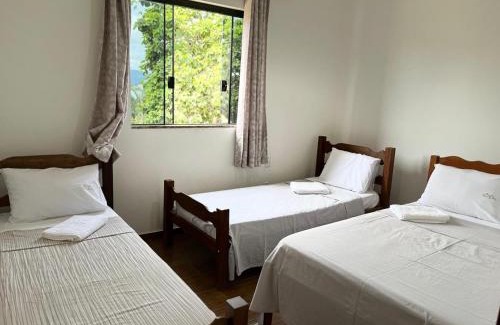 Capitolio House | Casa com piscina vista para lago, 03 quartos confortáveis