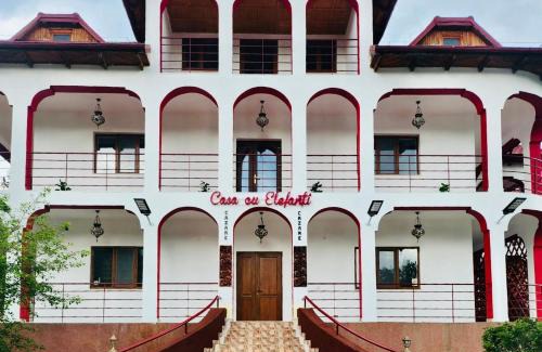 Corbi House | Casa cu Elefanți