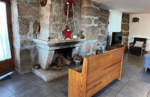 Cova House | Casa da Lage - Piscina privada Sazonal - Vistas rio - Gerês