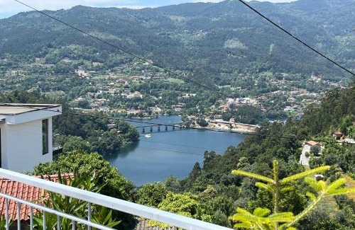 Cova House | Casa da Lage - Piscina privada Sazonal - Vistas rio - Gerês