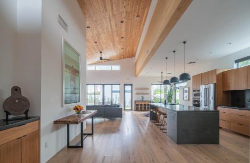 Coronado House | Casa Danesa - Pool - Golf - Luxe & Modern