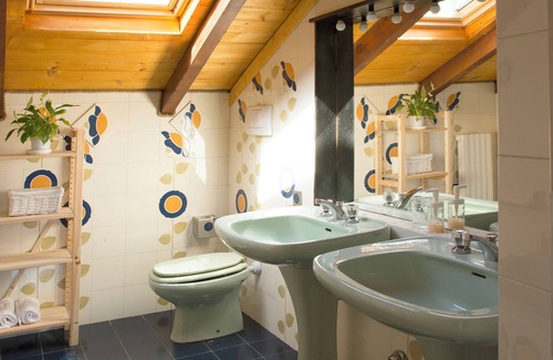 Trinita Bed & Breakfast | Casa Danoi - Media Room with an additional room