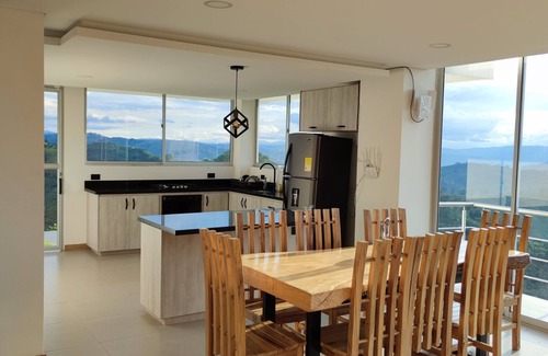 Manizales Ski Chalet | Casa de Campo Tipo Chalet con Jacuzzi y Piscina, Expectacular Vista al Atardecer