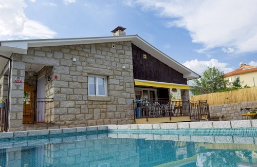 Becerril de la Sierra Cottage | Casa de Piedra, Acogedora en Invierno, Fresca en Verano, Todas las Comodidades