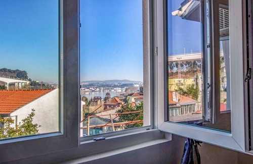 Vila Nova de Gaia House | Casa de Gaia, a view of the Douro River