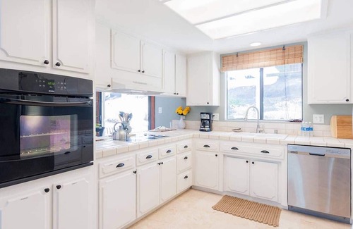 Vista House | Casa De Norte: Your Hillside Oasis with Saltwater Pool & Spa