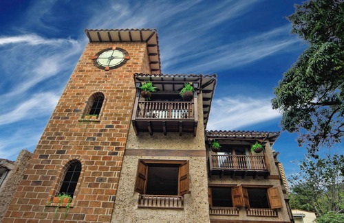 La Florida Apartment | Casa del Reloj CASCADA -Luxury, WaterFall Jacuzzi, Apartment Suite, 1130 sq Feet