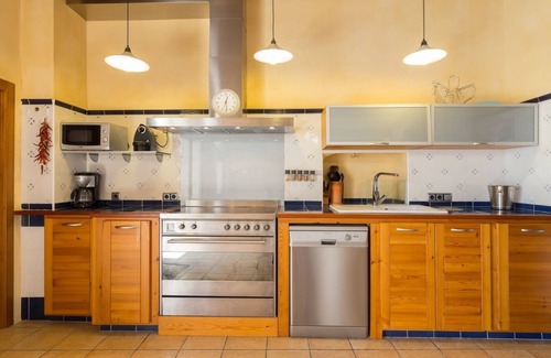 Buger Villa | Casa del Sol - Beautiful town house with pool and views of the countryside