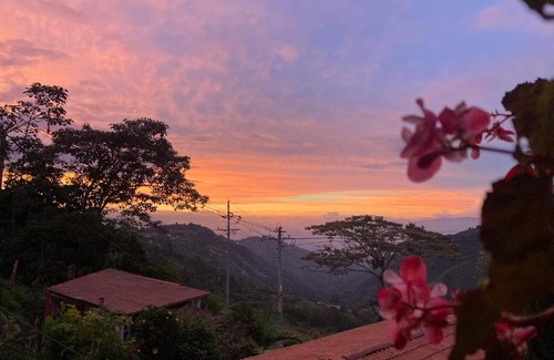 Santa Barbara Apartment | Casa Descanso en el Campo con Hermosa Vista a los Farallones