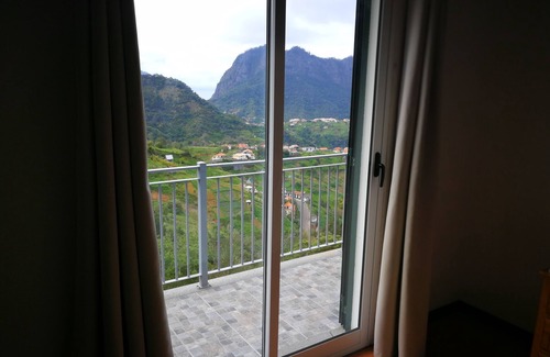 Porto da Cruz Villa | "CASA DO CABEÇO" SEA AND MOUNTAIN VIEWS