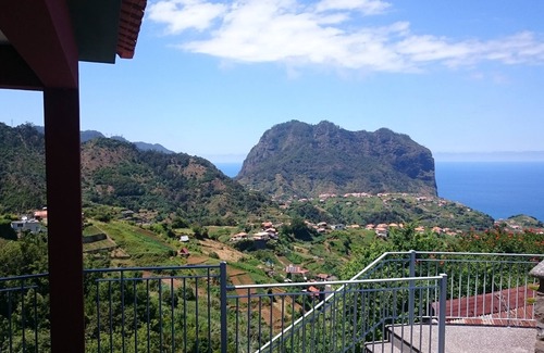 Porto da Cruz Villa | "CASA DO CABEÇO" SEA AND MOUNTAIN VIEWS