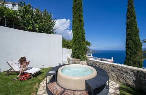 Praiano Ski Chalet | Casa Elena - In the center of Praiano, Parking & Panoramic Hot tub