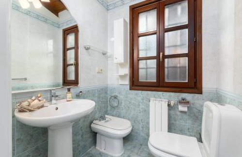 Naves House | Casa en la Costa con wifi, jardín y barbacoa