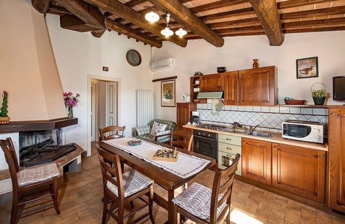 Po' Bandino House | Casa Erbetta D: A characteristic and welcoming apartment that is part of an ancient country house surrounded by the greenery, with Free WI-FI.