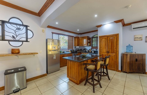 Bejuco House | Casa Famosa - Large Family Home with Private Pool