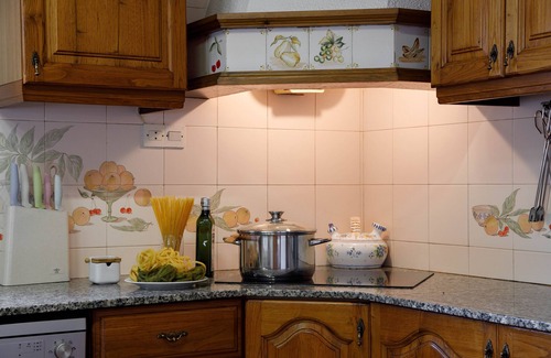 El Pla del Penedes Cottage | Casa Fontanals for 10 people