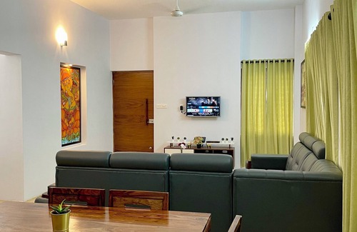 Vazhuthacaud House | Casa Grey Trivandrum