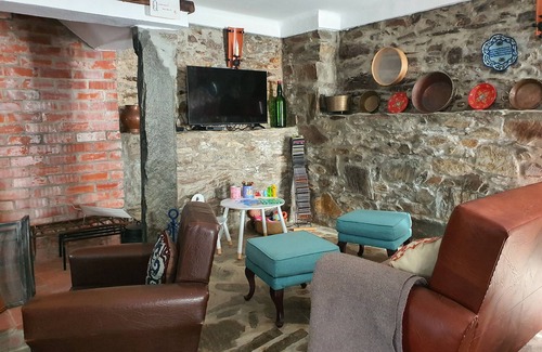 Proenca-a-Nova House | Casa Iris CunqueirosnIn the heart of Cunqueiros Schist Village