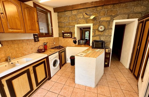 Monacia-d'Aullene Apartment | Casa Jeannot 35m2, 2/3 pers, 60m2 enclosed garden, private parking space