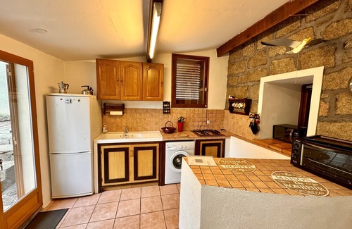 Monacia-d'Aullene Apartment | Casa Jeannot 35m2, 2/3 pers, 60m2 enclosed garden, private parking space