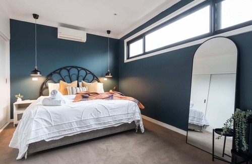 Keysborough House | Casa Keys Summary: Ou