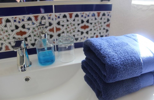 Almedinilla Bed & Breakfast | Casa La Nuez B & B, spacious bathrooms, free WiFi, terrace, swimming pool, garden