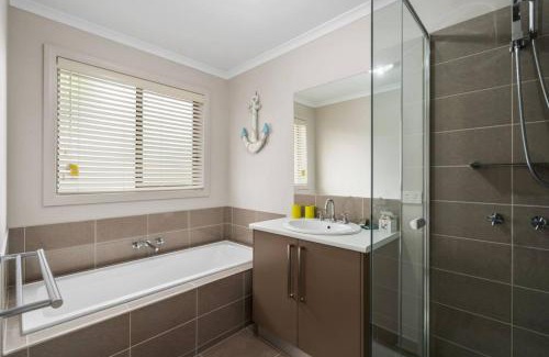 Indented Head House | Casa Laut Family friendly short walk to the beach Pets upon agreement Sleeps 6