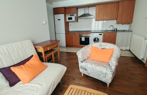 La Puebla de Castro Apartment | Casa Leo, rural charm with terrace and at the gates of the Pyrenees