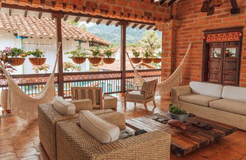 Quebrada Guadalejo Hotel | Casa Linaje Hotel Boutique by HMC -Cauca Viejo- Mayores de 10 años
