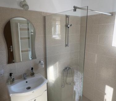 Gura Suhasului House | Casa Lucia