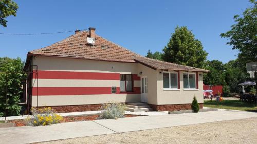 Gyomaendrod House | Casa Lyna