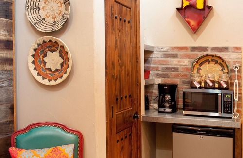 Fredericksburg Cottage | Casa Mariposa/Charming Private Hideaway/Great Central Location/Cantina/Firepit