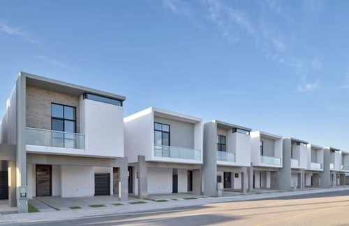 Juarez Municipality House | Casa Moderna . 8min del consulado Americano