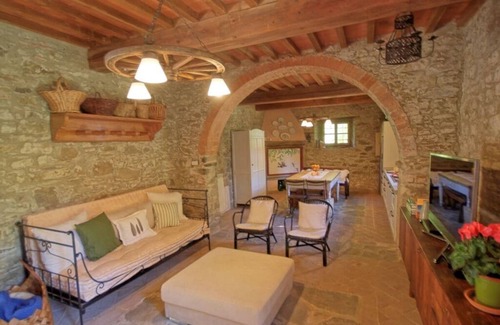 Capolona House | Casa Monica Comfortable holiday residence