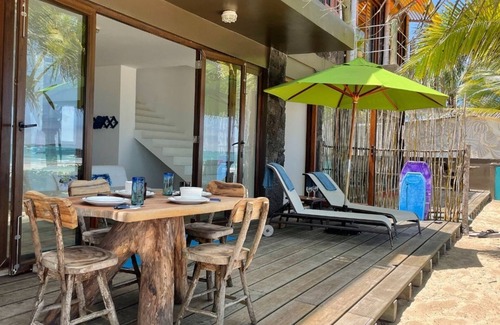 Puerto Villamil Apartment | Casa Naranja: Ocean View