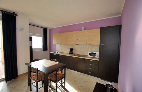 Vercana House | Casa Osmanto E: A cozy and welcoming apartment situated at a short distance from the shores of Lake Como, with Free WI-FI.