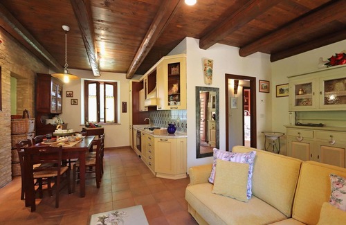 Pollenza House | Casa Polly 6 - Two Bedroom House, Sleeps 6