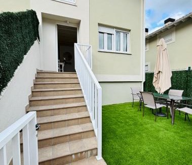 Arredondo House | Casa Rugama Chalet con piscina de temporada en el corazón de Cantabria