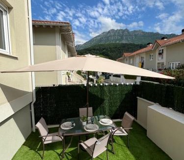 Arredondo House | Casa Rugama Chalet con piscina de temporada en el corazón de Cantabria