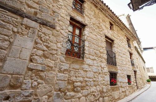 Horta de Sant Joan House | Casa rural con mucho encanto en un entorno mágico